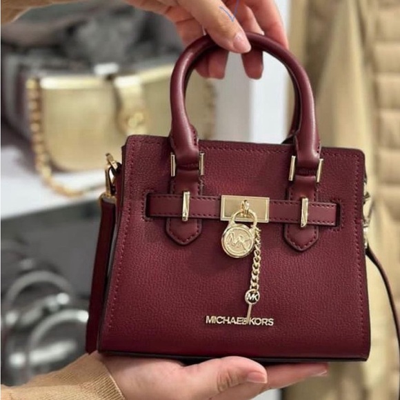 MICHAEL KORS HAMILTON MINI CROSSBODY KEY LOCK BAG CHERRY - Picture 2 of 7